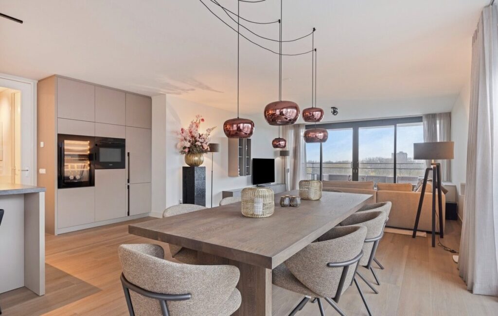 Riender Appartement Verhuur Eetkamer